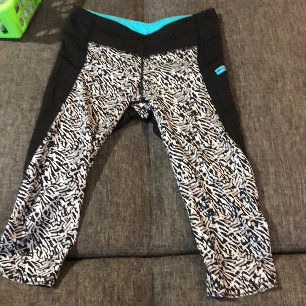 Lululemon Top Speed Crop Capri Nulu material Sz 6 - Picture 1 of 5